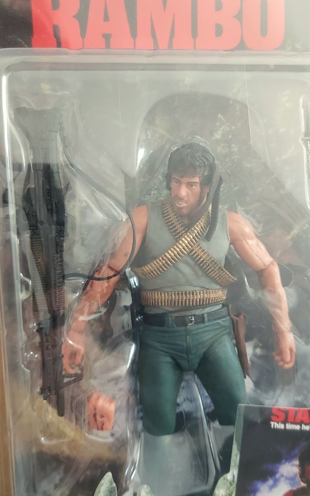 JOHN J. RAMBO ACORRALADO FIGURA CAJA NECA STALLONE