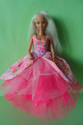 Bambola Sindy hasbro con abito magic eyes 1994