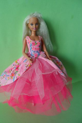 Bambola Sindy hasbro con abito magic eyes 1994