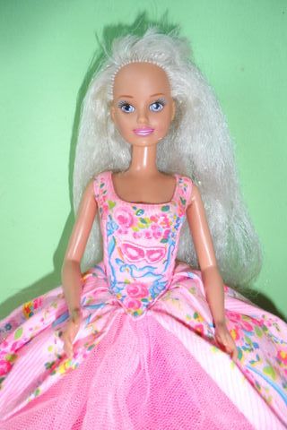 Bambola Sindy hasbro con abito magic eyes 1994