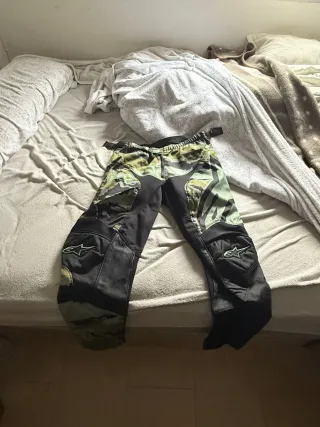 Traje de moto con protecciones