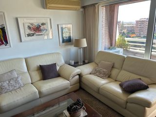 2 sofás de piel beige