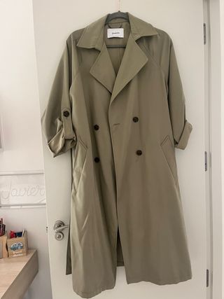 Gabardina verde Stradivarius