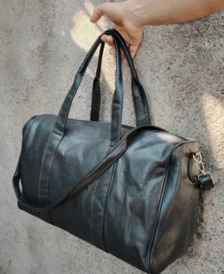 Borsone in pelle nero nuovo con cartellino