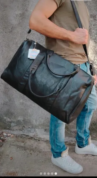 Borsone in pelle nero nuovo con cartellino