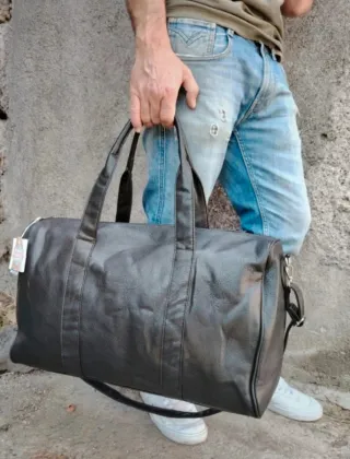 Borsone in pelle nero nuovo con cartellino