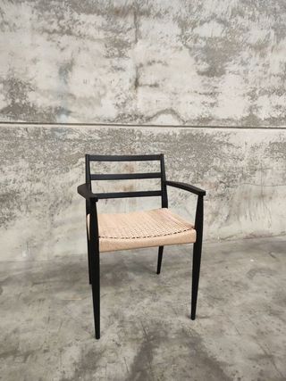 Silla Analy con reposabrazos madera maciza