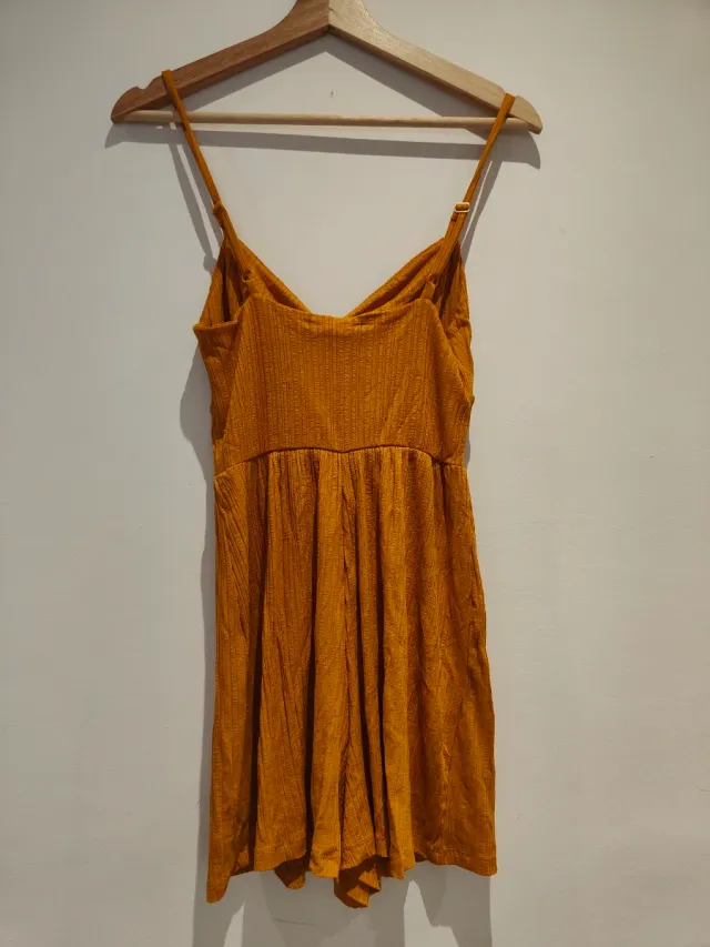 Mono corto amarillo mostaza con nudo