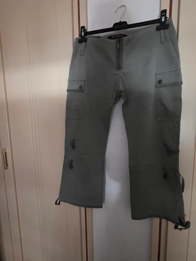 Pantalón mujer 3/4 verde militar