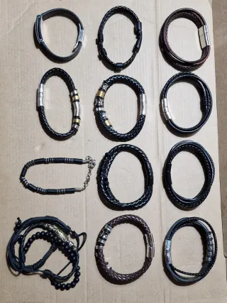 Conjunto de Pulseras y Colgantes + Joyero