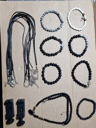 Conjunto de Pulseras y Colgantes + Joyero