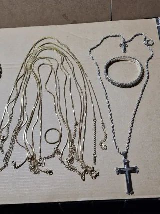 Conjunto de Pulseras y Colgantes + Joyero