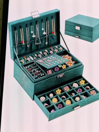 Conjunto de Pulseras y Colgantes + Joyero