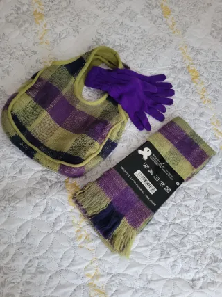 Conjunto bolso, guantes y bufanda . AMIGO INVISIBL