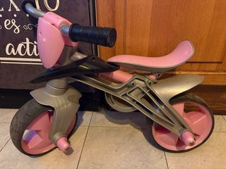 Moto de equilibrio infantil rosa