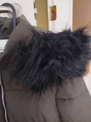 Abrigo acolchado verde con capucha