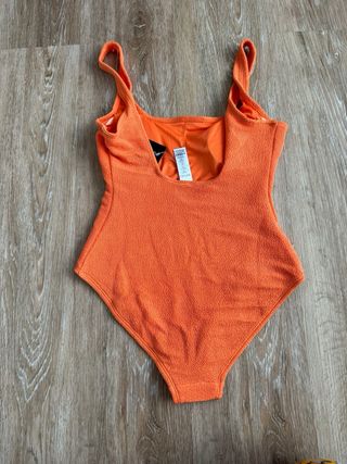 bañador nuevo con etiqueta