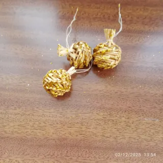 Decorazioni Natalizie in Paglia e Oro