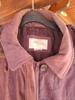 Abrigo marrón con capucha