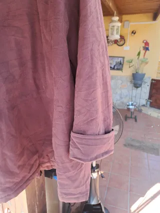 Abrigo marrón con capucha