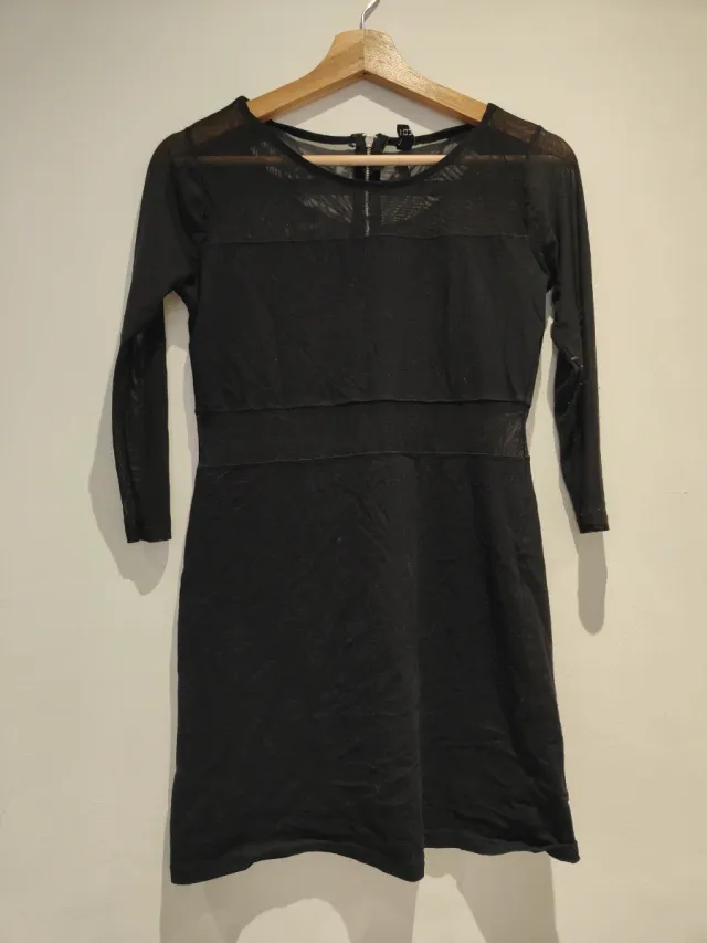Vestido negro con transparencias