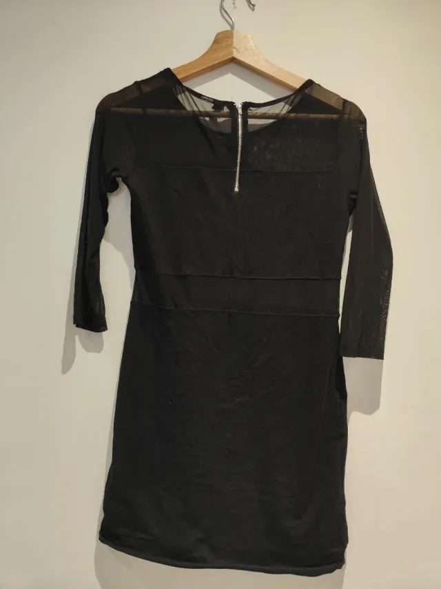 Vestido negro con transparencias