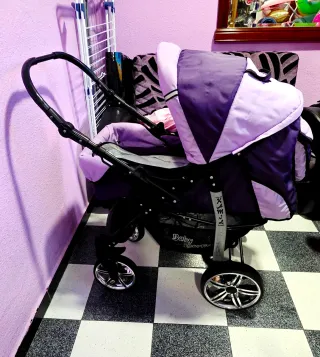 Carrito de bebé y silla de paseo .