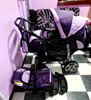 Carrito de bebé y silla de paseo .