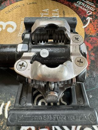 Pedales Shimano SPD 520 más adaptadores.