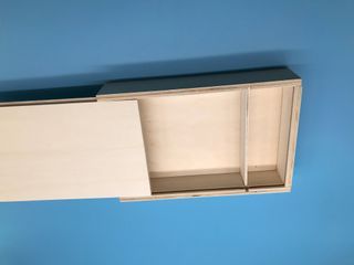 Caja de madera natural con tapa deslizante