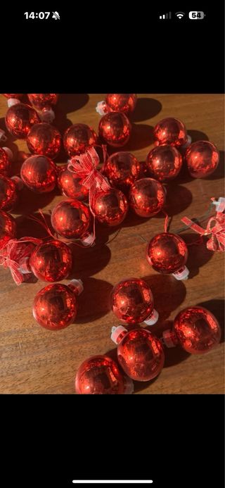 Addobbi natalizi, palline rosse per albero