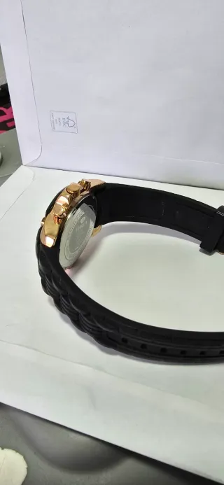 Reloj Marea Negro y Dorado