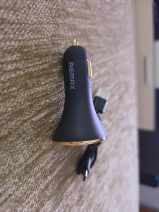 Cargador coche con cable