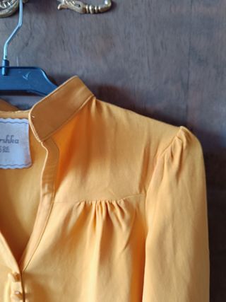 Blusa Bershka manga larga amarilla Talla S