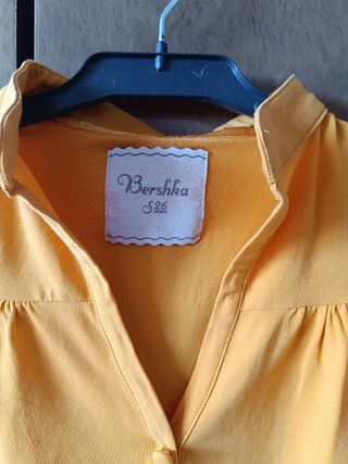 Blusa Bershka manga larga amarilla Talla S
