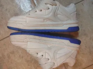 Bershka Zapatillas Blancas con Logo S Morado