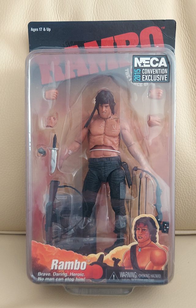 RAMBO FIGURA EN CAJA NECA CONVENTION STALLONE