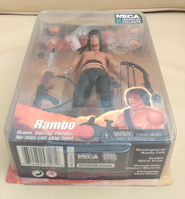 RAMBO FIGURA EN CAJA NECA CONVENTION STALLONE