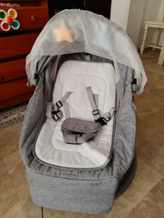 Columpio automático para bebés. Mecedora y hamaca