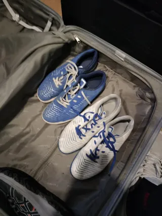 2 pares de zapatillas futsal