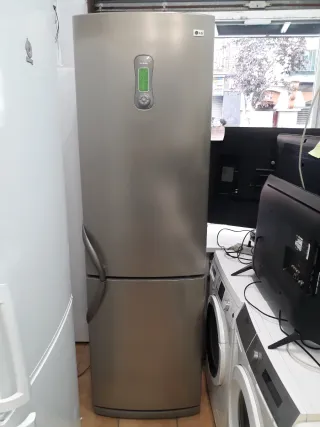 Nevera LG plateada altura 2 metro ancho 60cm clase