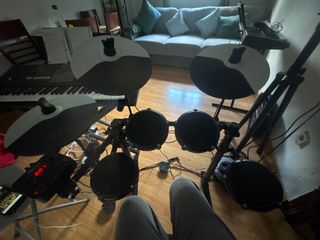 Batería electrónica digital de la marca Alesis Kit