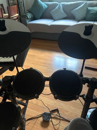 Batería electrónica digital de la marca Alesis Kit