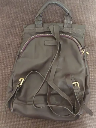 Mochila Abbacino de piel, elegante