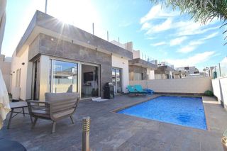 Chalet en venta en Campos de Golf - Villa Martin - Los Dolses en Orihuela