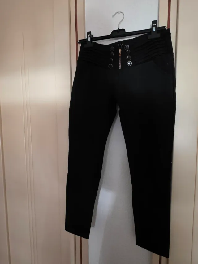 Pantalón negro tipo legging