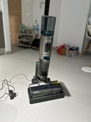 Aspirador 2 en 1 Eureka RapidWash  Aspira y Frieg