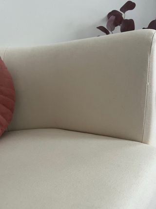 Butaca de algodón beige con patas de madera
