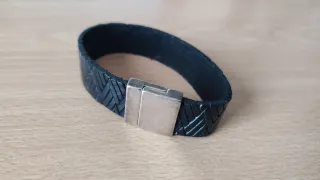 Pulsera negra de cuero trenzado