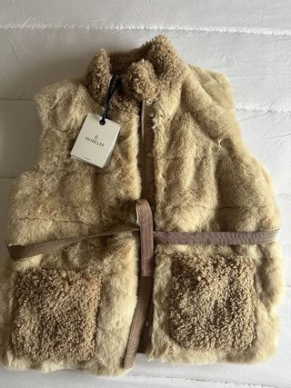 Chaleco pelo Moncler beige